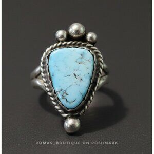 Vintage Native American Navajo sterling silver and turquoise ring